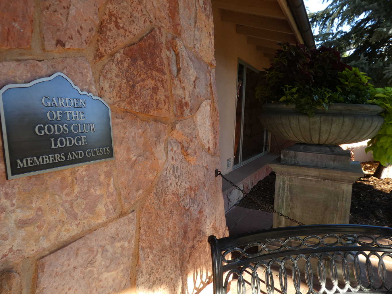 Unwind at the Garden of the Gods Club and Resort