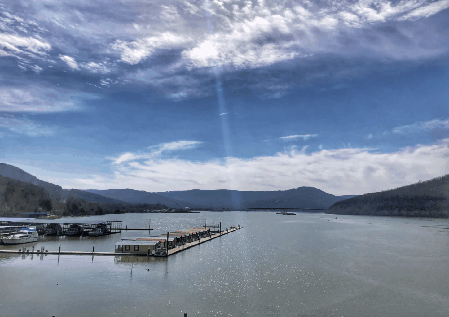 Get away to a floating cabin in Tennessee. Family Vacations US