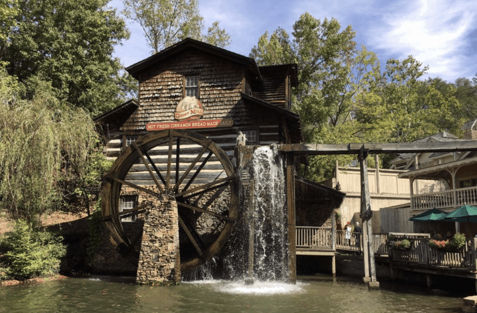 Guide To Dollywood Family Vacations US